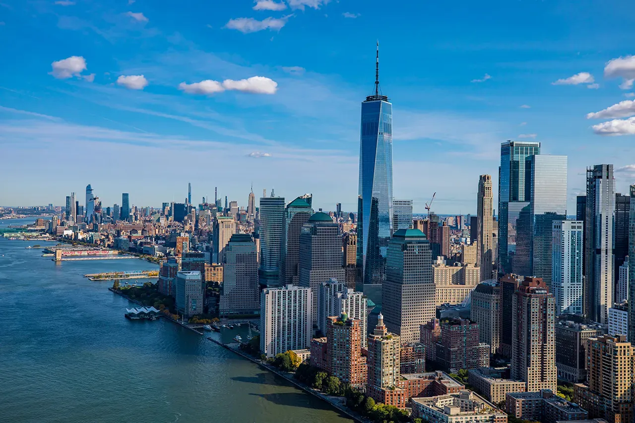 See Manhattan’s Skyline and Landmarks<br>like Never Before - Day or Night